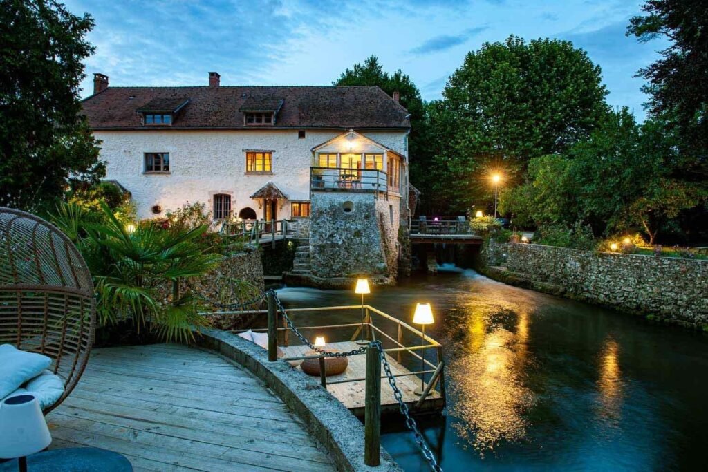 Charme au fil de l'eau soir d'été