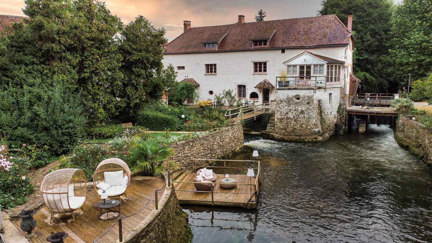 Comparatif hôtel luxe vs Suite de charme